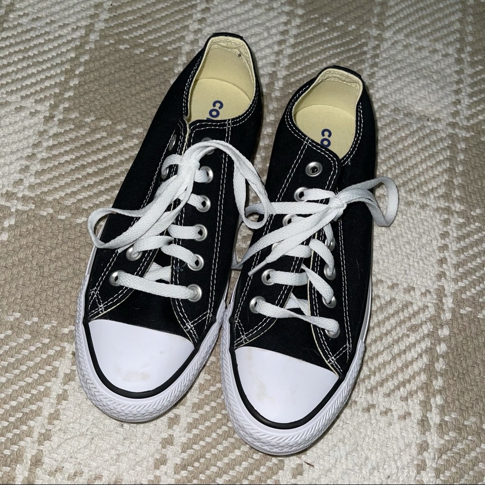 Converse • Chuck Taylor Low Top Sneaker NWOT